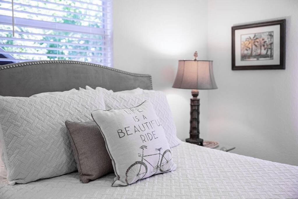 Your Tranquil Escape Is Found Directly On The Beach At The Serenity Beach Condo. Siesta Key Bagian luar foto