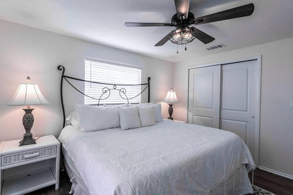 Your Tranquil Escape Is Found Directly On The Beach At The Serenity Beach Condo. Siesta Key Bagian luar foto