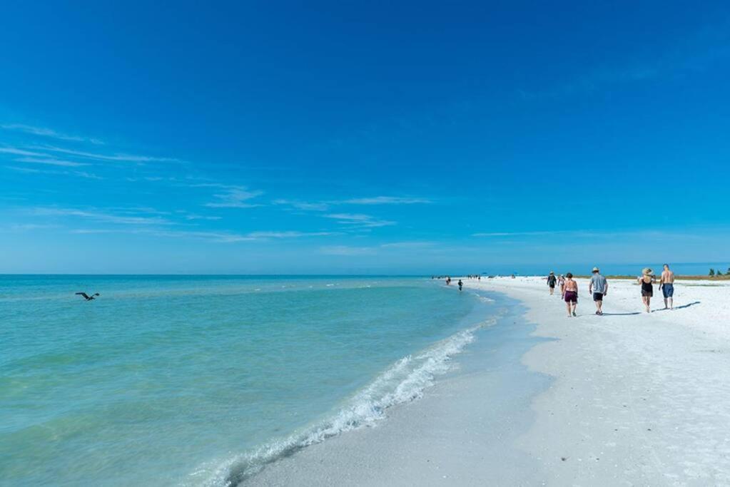 Your Tranquil Escape Is Found Directly On The Beach At The Serenity Beach Condo. Siesta Key Bagian luar foto